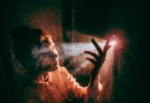 Jak przygotować ścianę pod projektor?